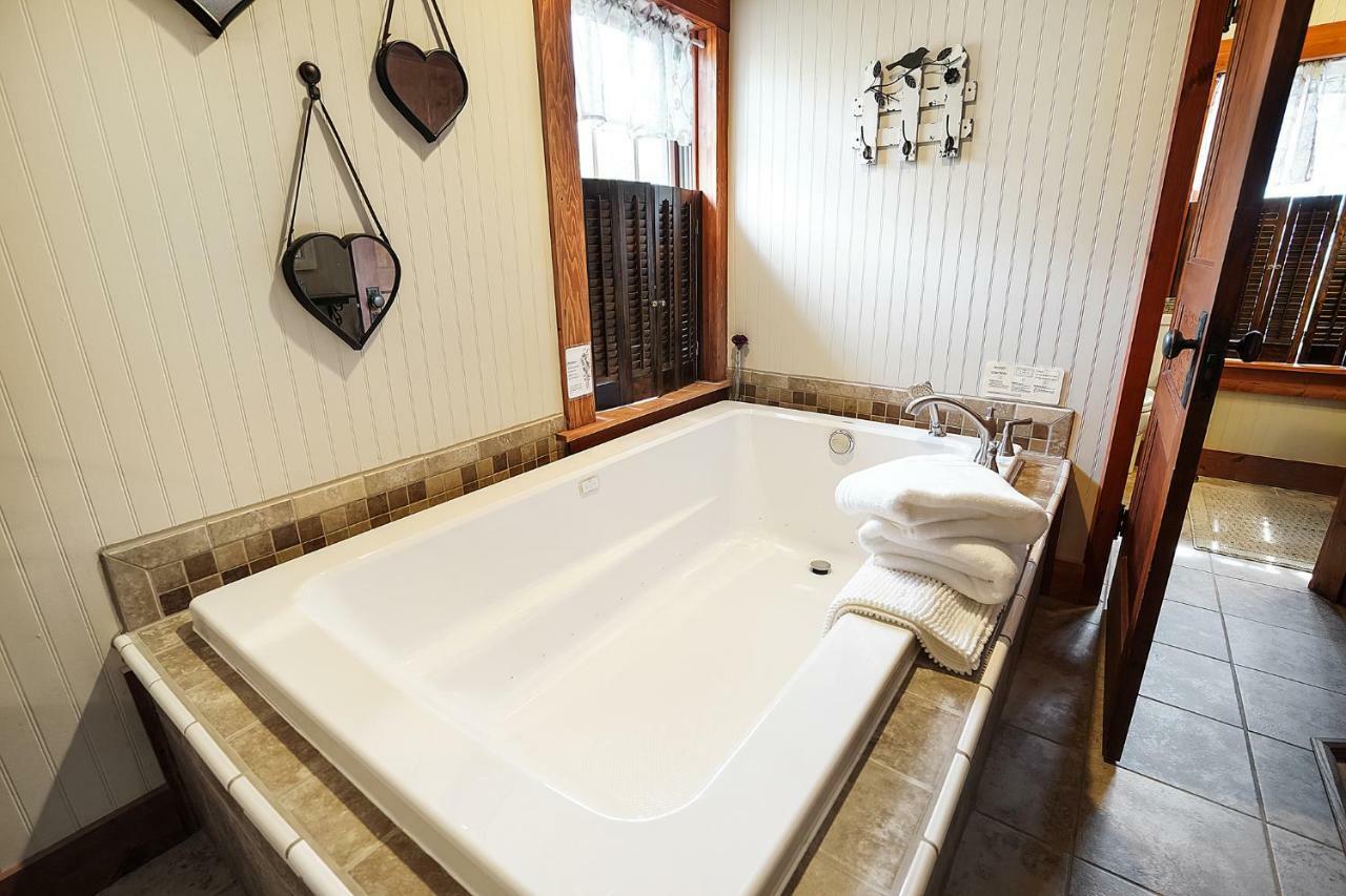 Hocking Hills Inn Logan Εξωτερικό φωτογραφία