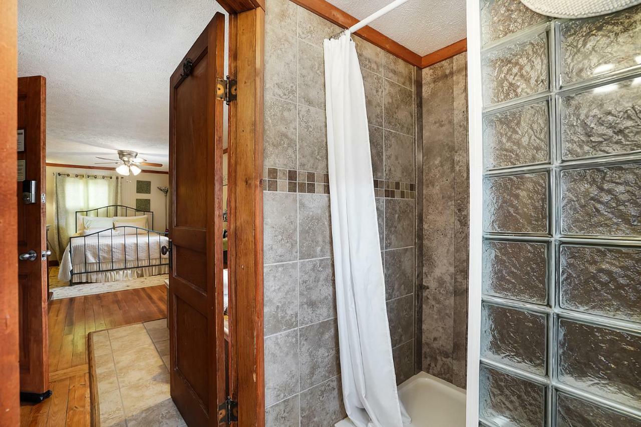 Hocking Hills Inn Logan Εξωτερικό φωτογραφία
