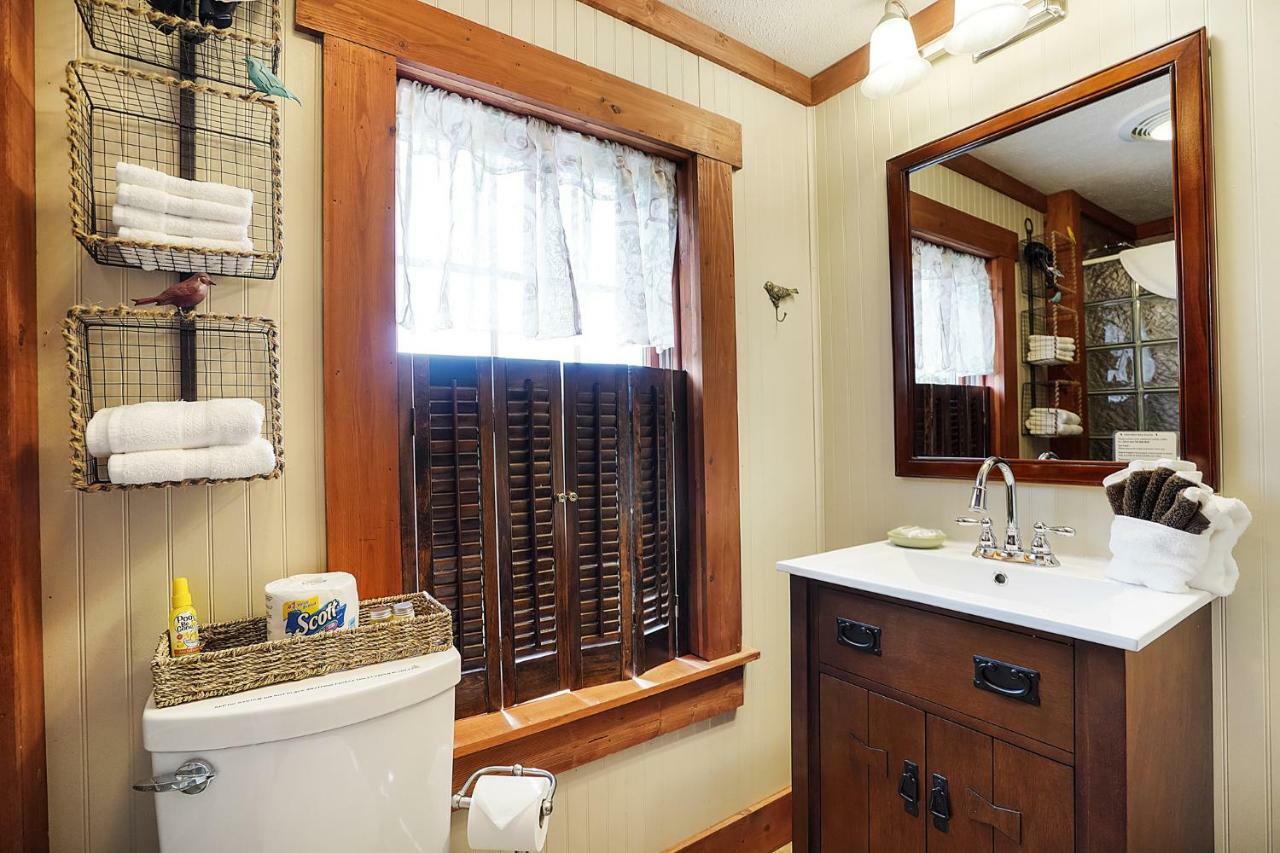 Hocking Hills Inn Logan Εξωτερικό φωτογραφία
